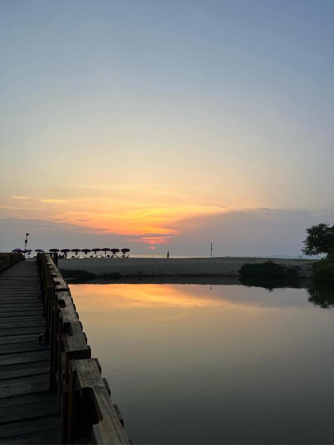 บ้านชายทะเล ที่พักติดทะเล หาดแสงจันทร์ * Районг