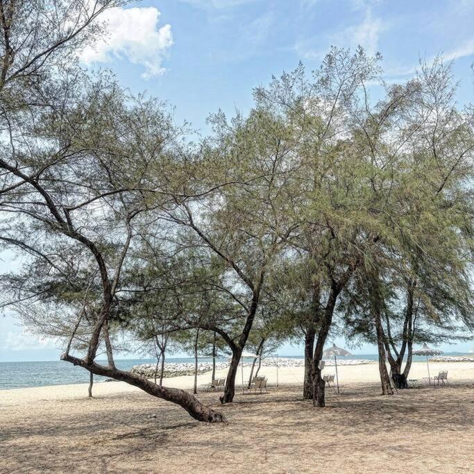 บ้านชายทะเล ที่พักติดทะเล หาดแสงจันทร์ *